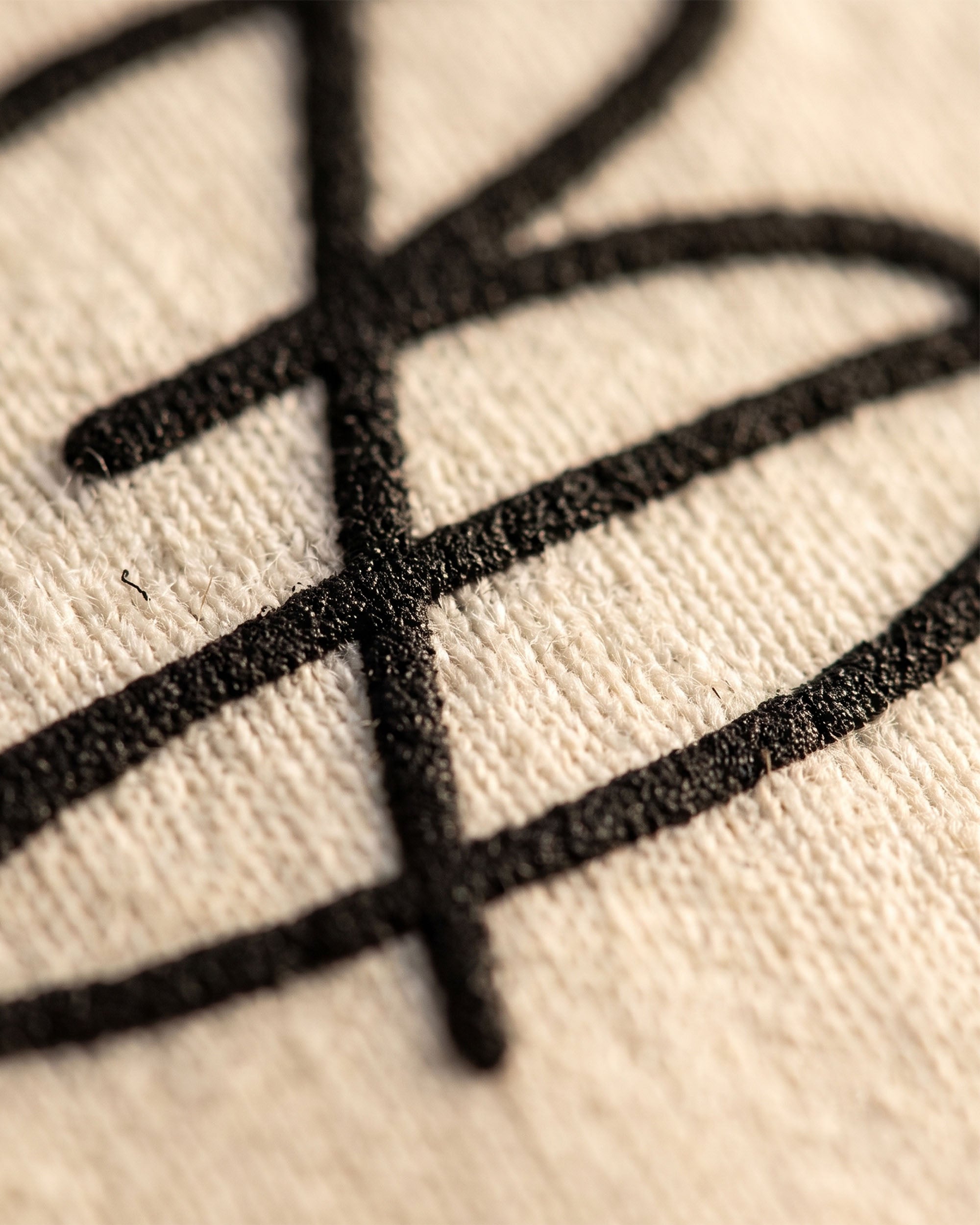 OVERSIZED AUTHOGRAPHY